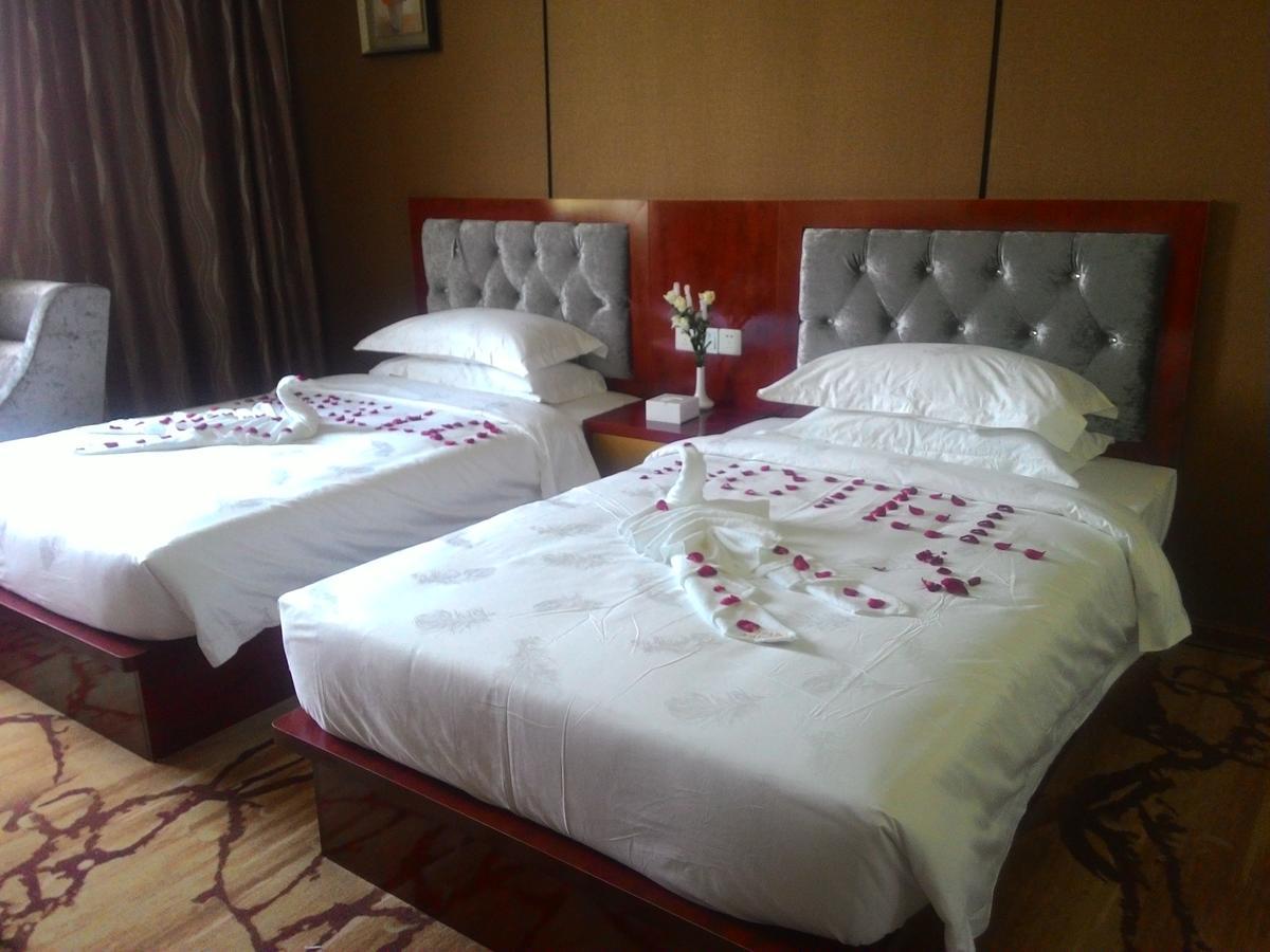 Apollo Hotel Yangon Luaran gambar